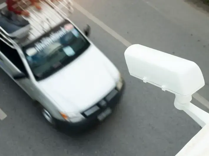 Phoenix Accident and Injury Law Firm meeting injured driver after Avondale intersection crash by Lakes at Avondale